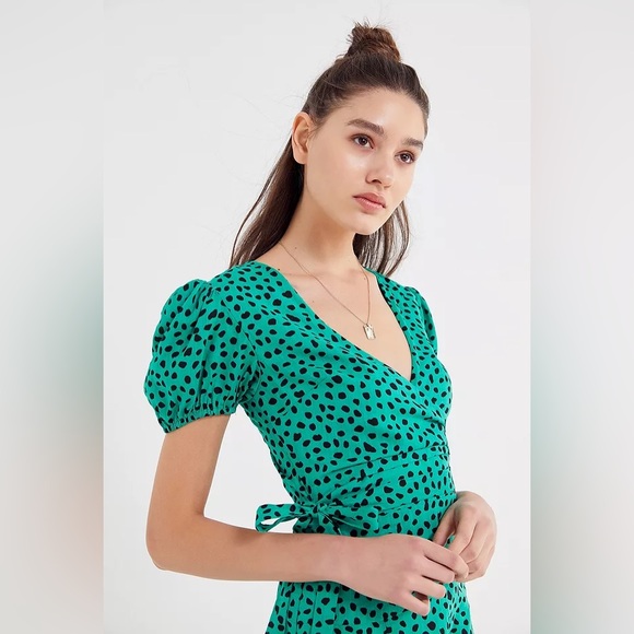 Urban Outfitters Green Jocelyn Printed Wrap Dress - Picture 1 of 5